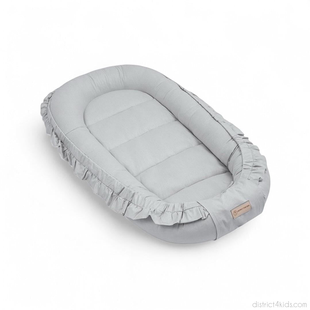 Babynestchen Baumwolle Rüschen – Verspielter mitwachsender Baby-Kokon