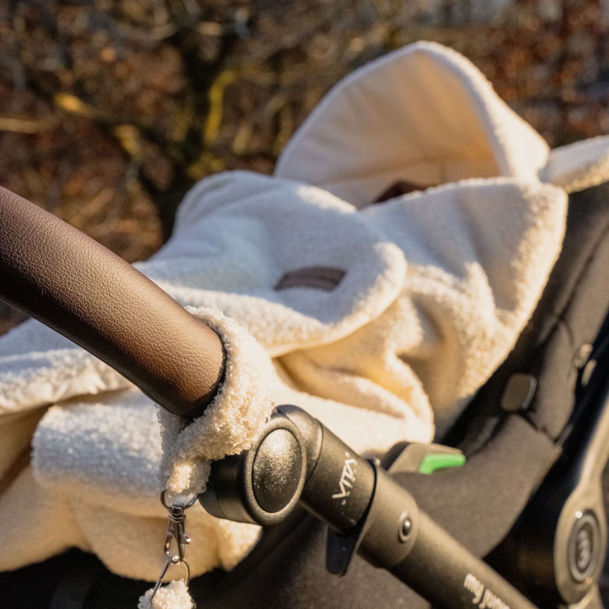 Einschlagdecke Teddystoff Boucle Teddyohren  – ideal für jede Autoschale