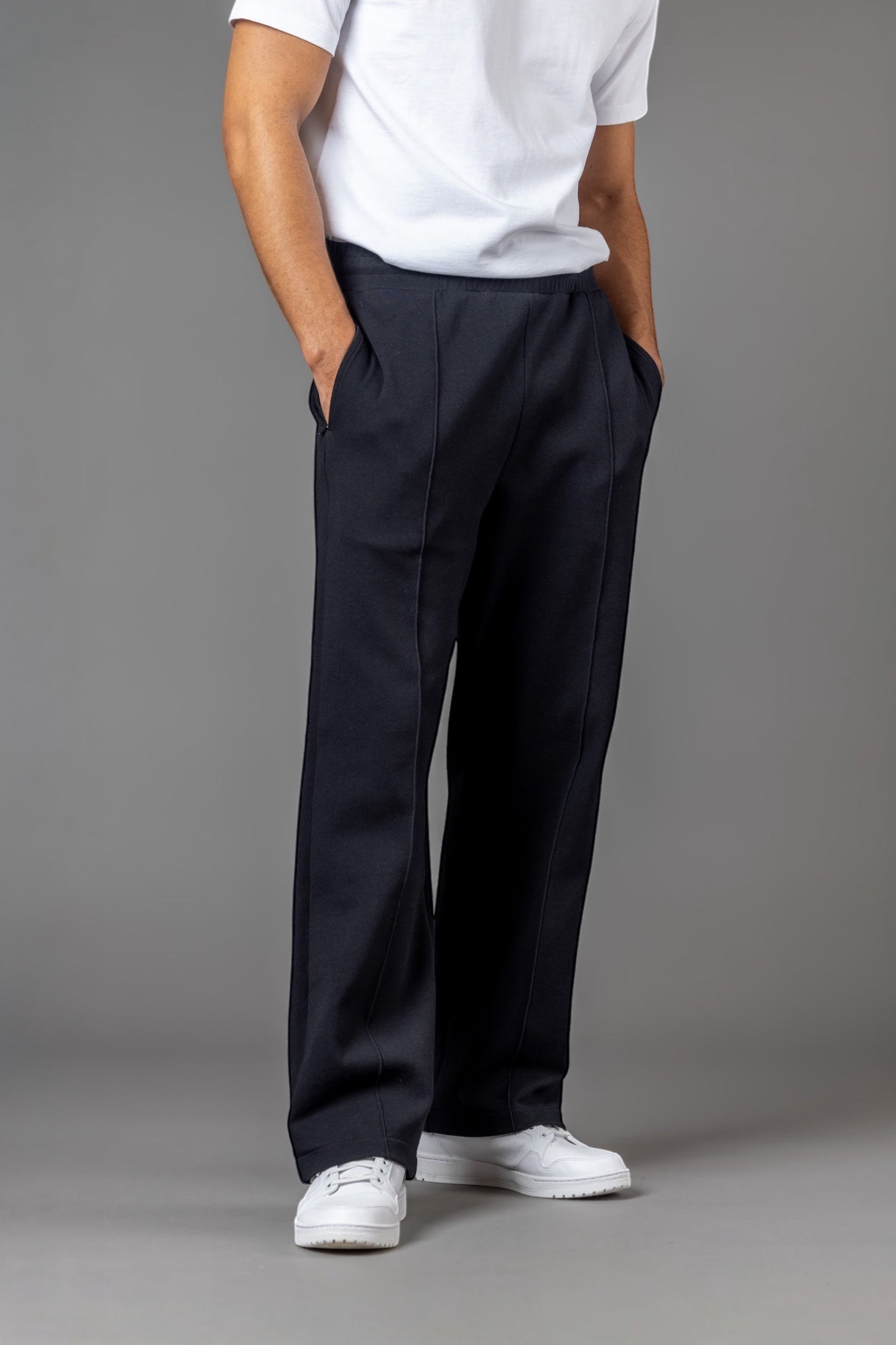 MODERNE WEITE JOGGINGHOSE P5