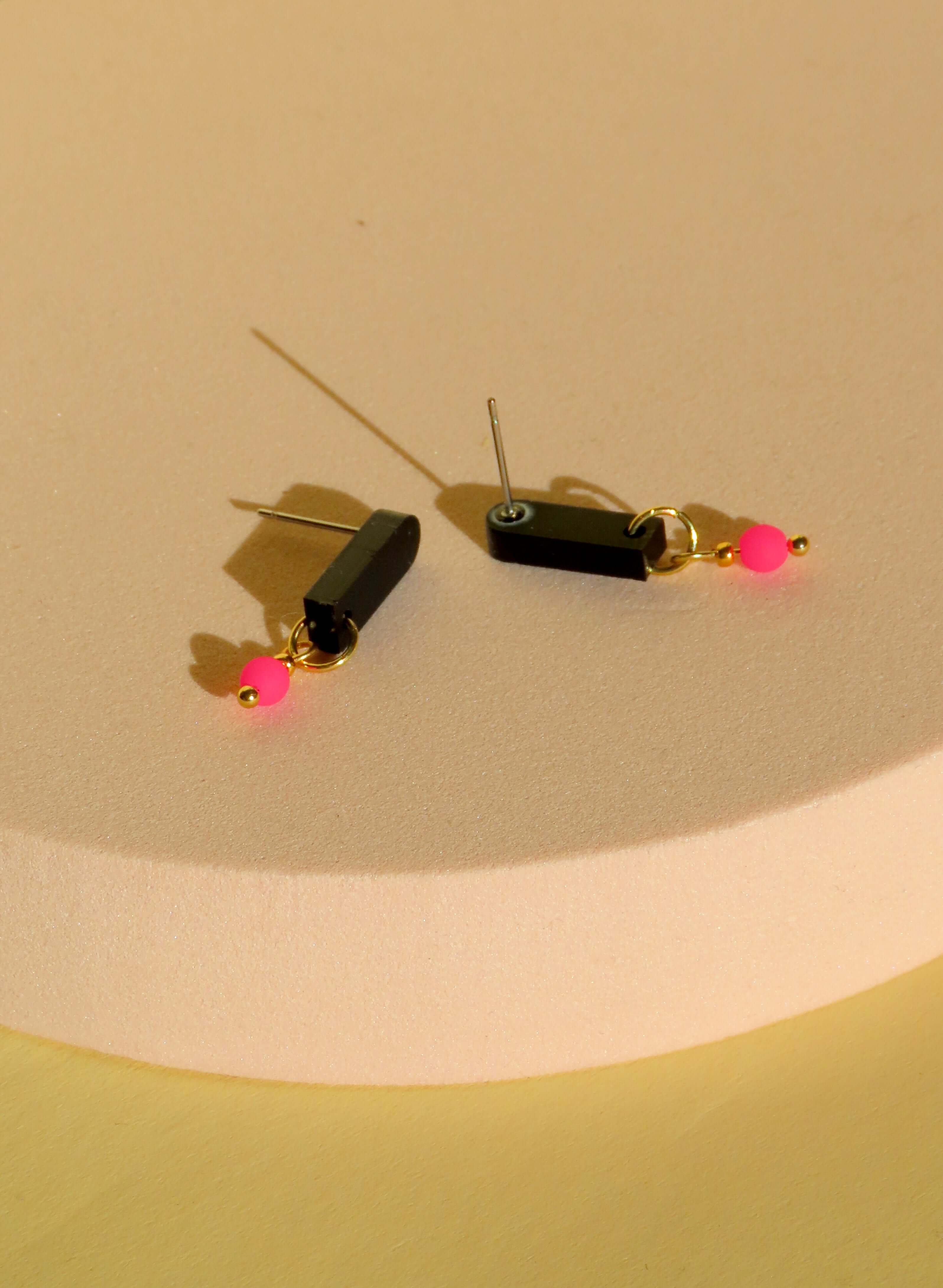Black and Pink Paula Ohrringe