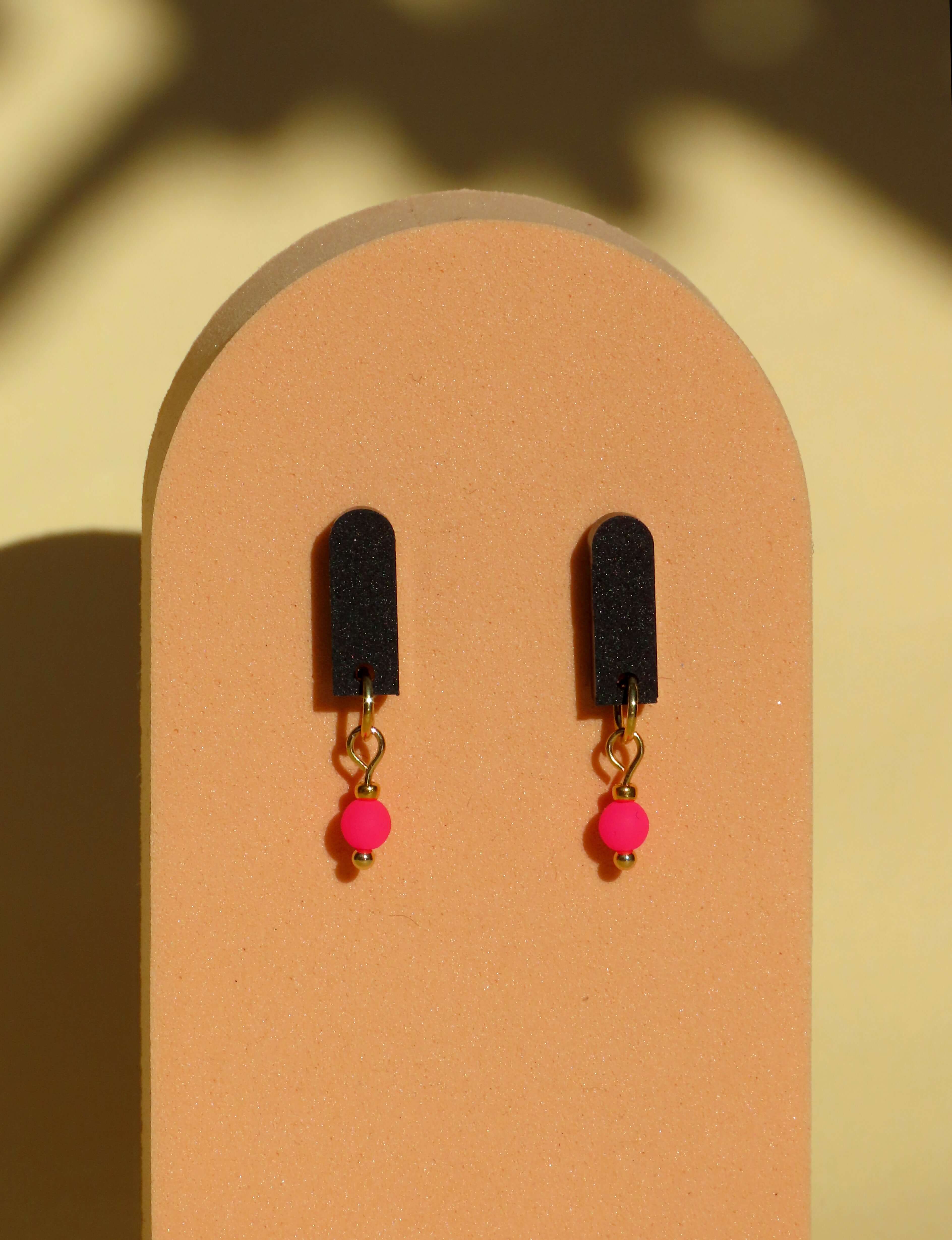 Black and Pink Paula Ohrringe