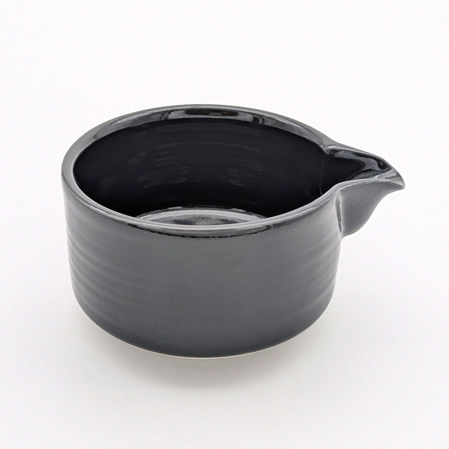 Tiefe Matcha-Schale mit Ausguss