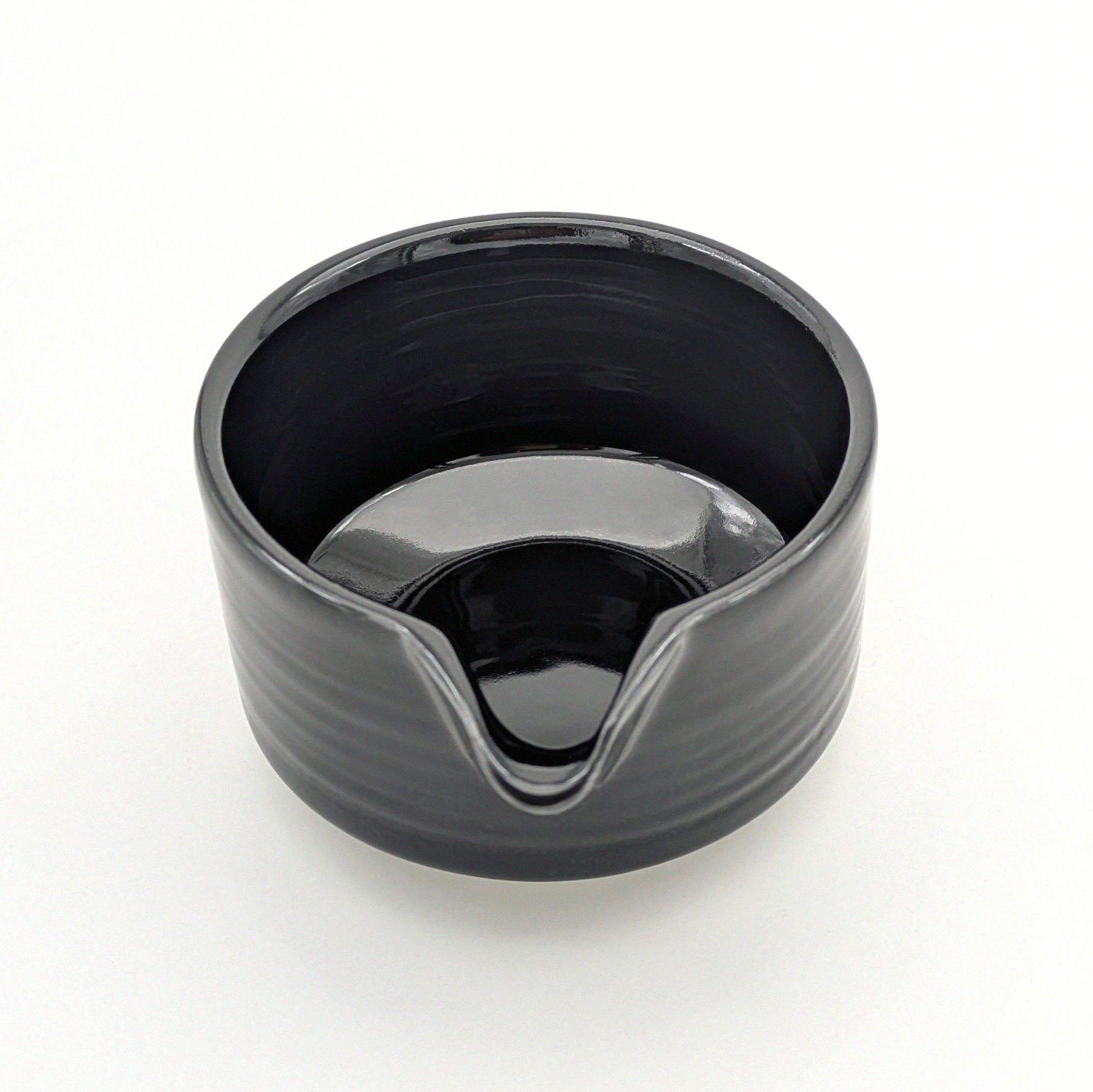 Tiefe Matcha-Schale mit Ausguss