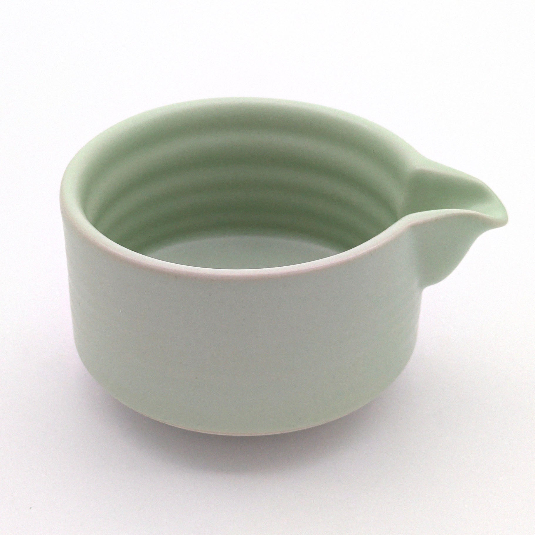 Tiefe Matcha-Schale mit Ausguss