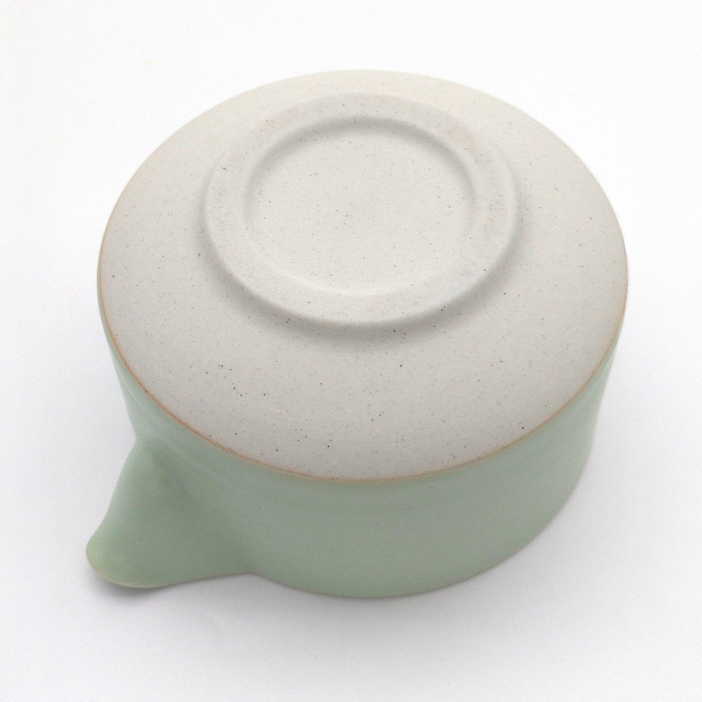 Tiefe Matcha-Schale mit Ausguss