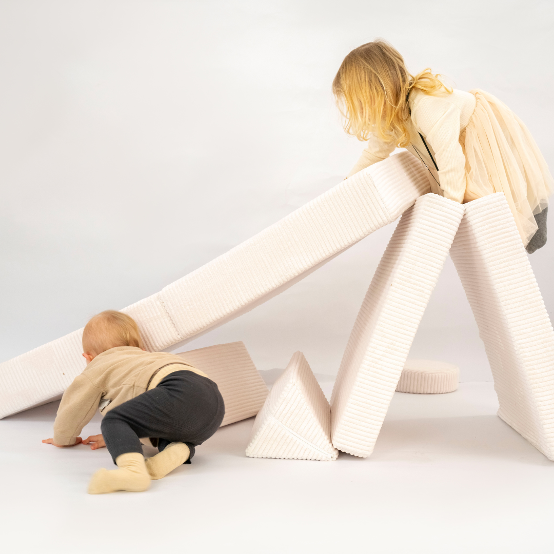 Spielsofa Cord – Kreativer Spielspaß & Gemütlichkeit