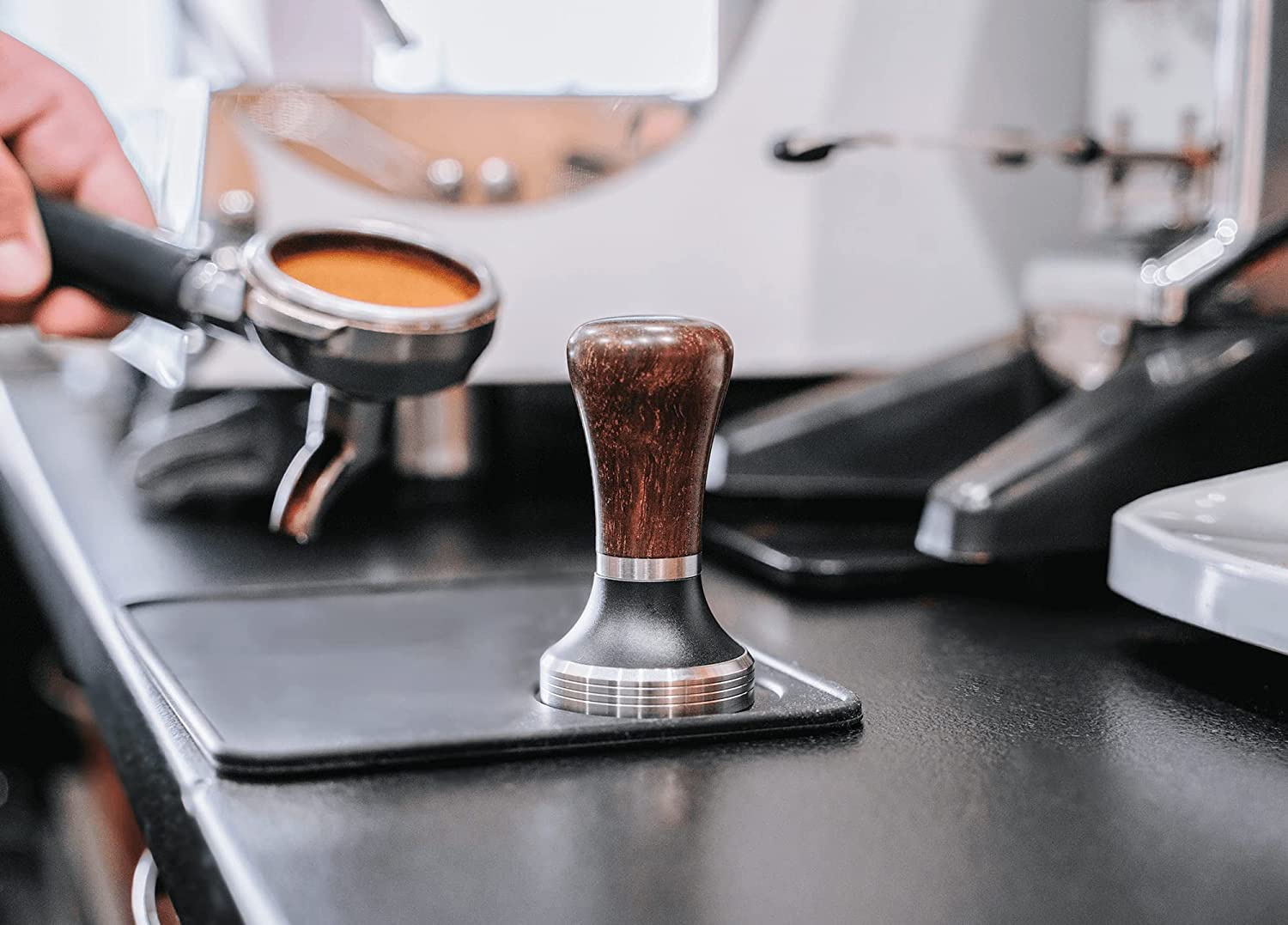 Tamper Set für Siebträger - Design Espresso-Stempel mit Holzgriff inkl. Ablage - 51 mm