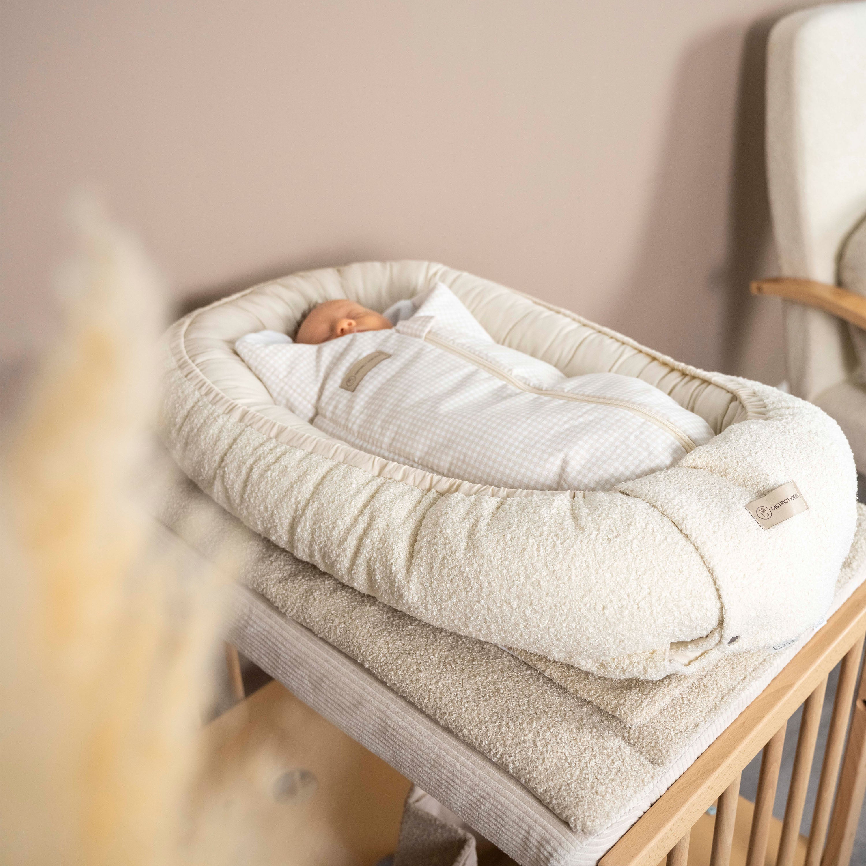 Babynestchen Teddystoff-Boucle – mitwachsender Baby-Kokon