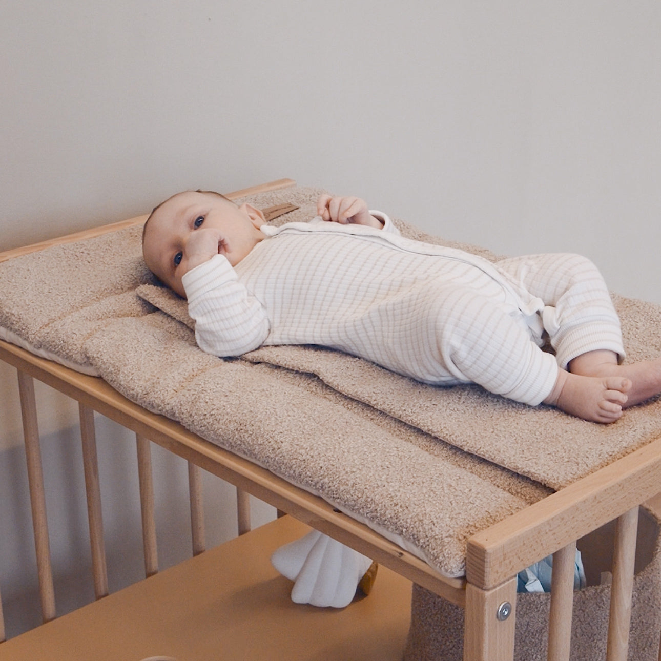 Wickelauflage Teddy Boucle mit Unterlage – natürlich & kuschelig für dein Baby