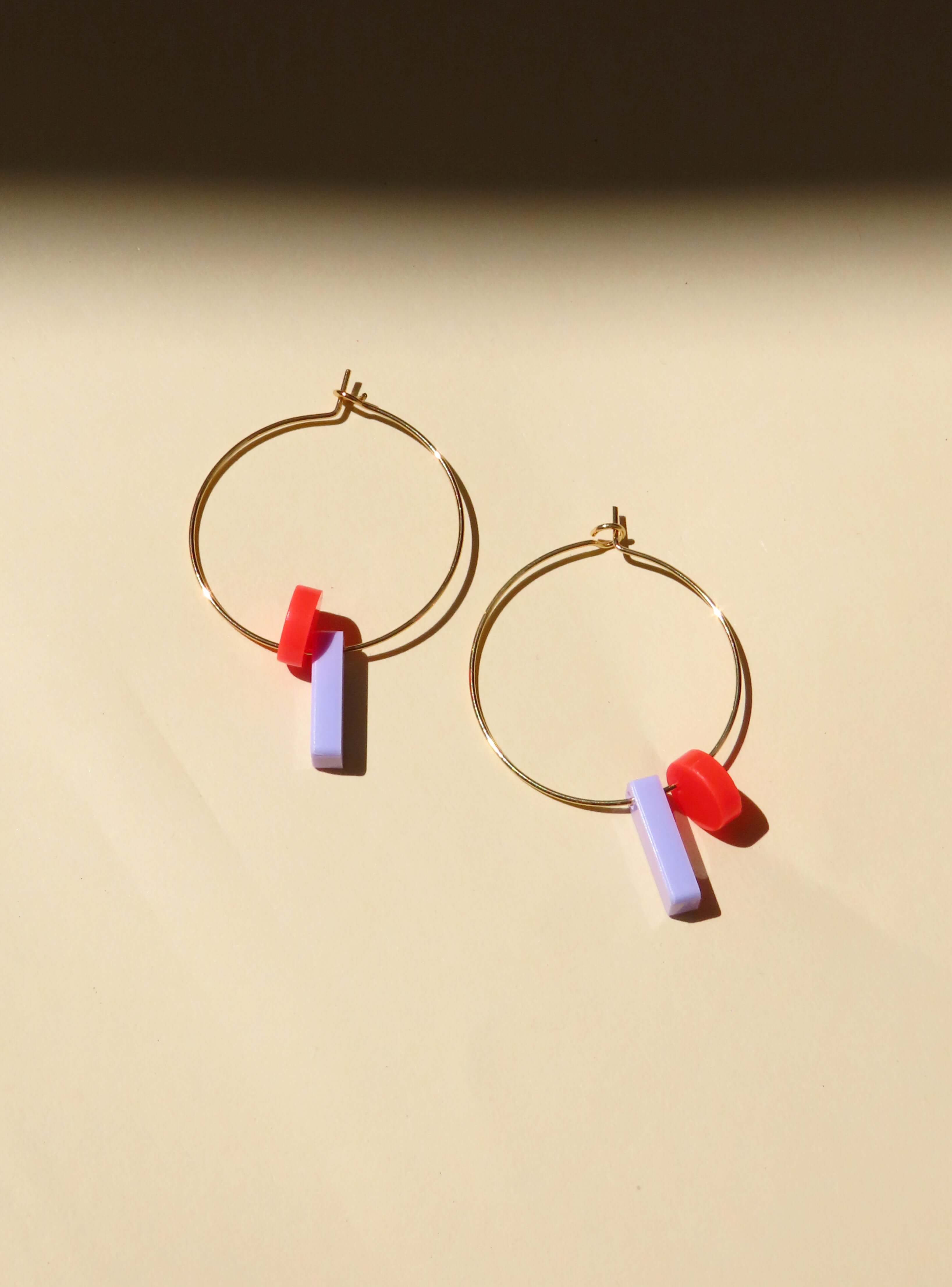 Dots mit Stick Hoops aus Edelstahl flieder feuerrot