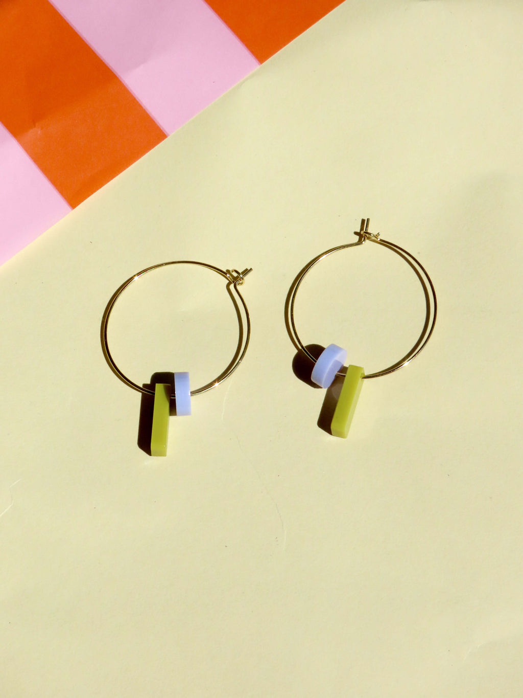 Dots mit Stick Hoops aus vergoldetem Edelstahl in avocado & flieder