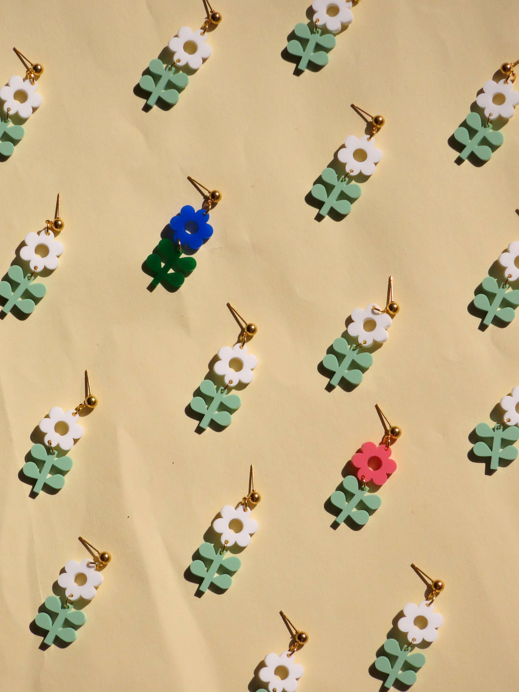 Statement-Ohrringe Blume & Blatt – Frühlingshafte Blumenohrringe in Blau und Grün