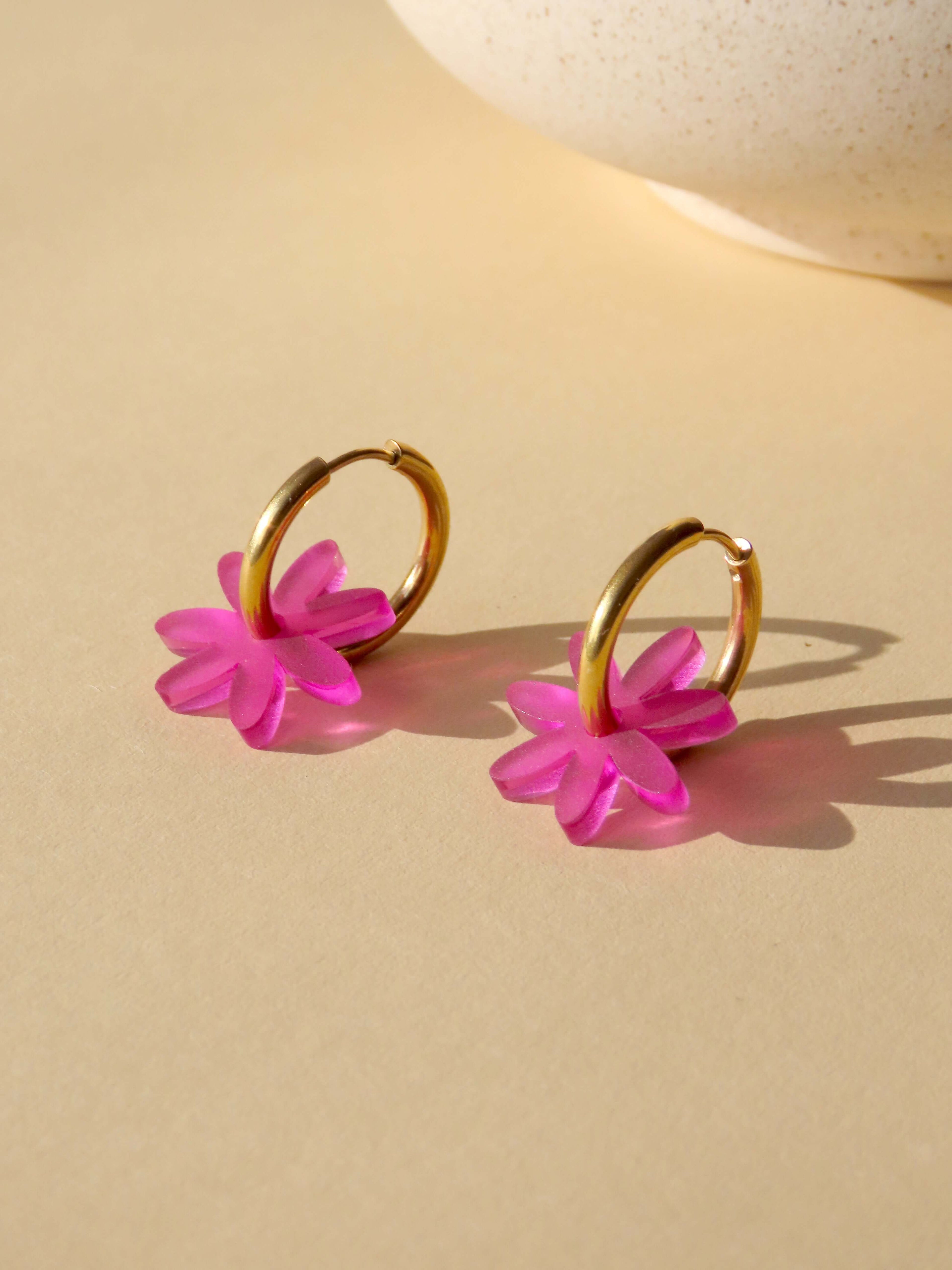 Lila Margarite Edelstahl Hoops