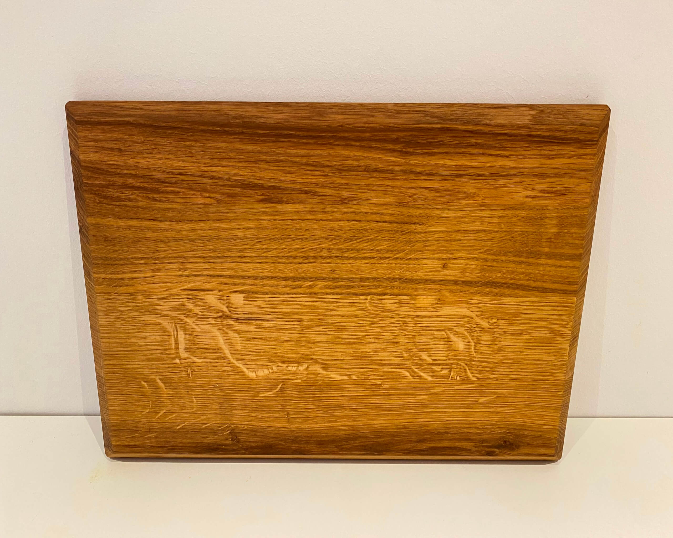 Schneidebrett aus massivem Eichenholz Schweizer Kante in Handarbeit