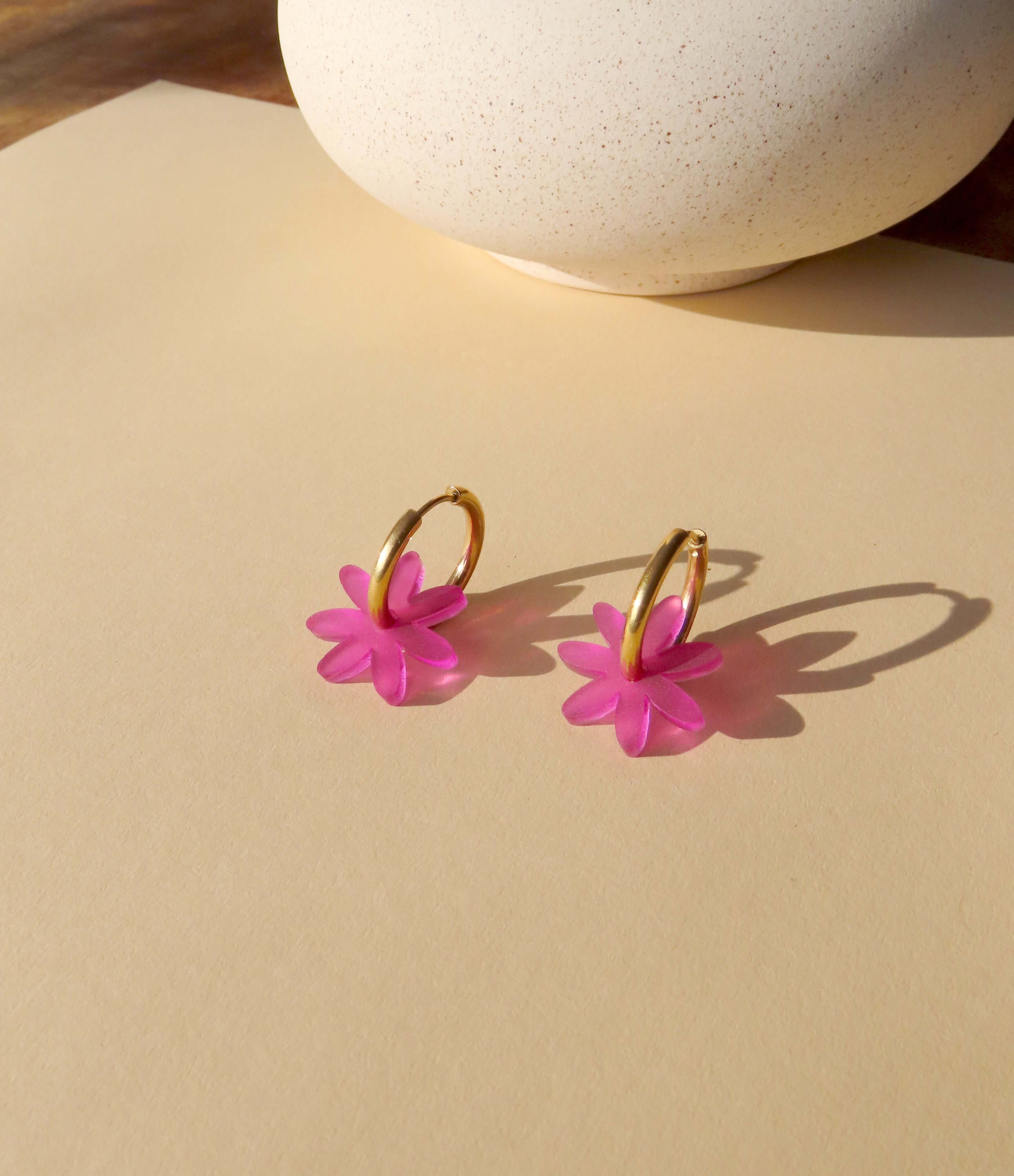 Lila Margarite Edelstahl Hoops