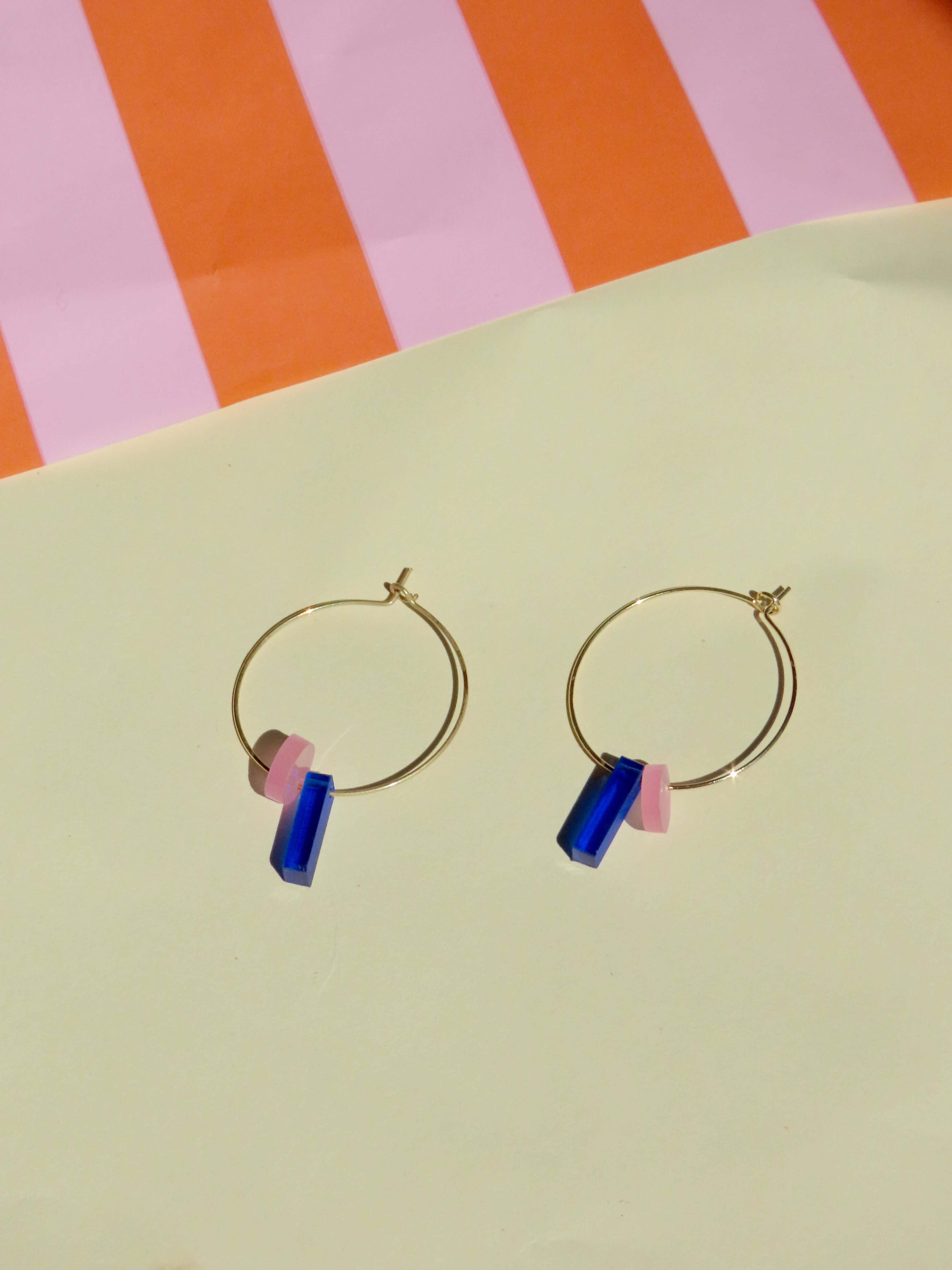 Dots mit Stick Hoops aus vergoldetem Edelstahl in königsblau & eisrosa