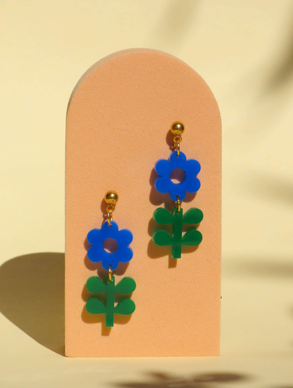 Statement-Ohrringe Blume & Blatt – Frühlingshafte Blumenohrringe in Blau und Grün